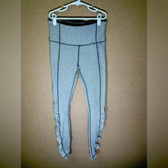 🐼Women Lululemon Athletica Gray and Black Leggings, size 4 - Picture 3 of 12